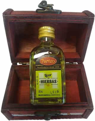 Lote de 24 Baúles de Madera con Licor de Hierbas para Invitados