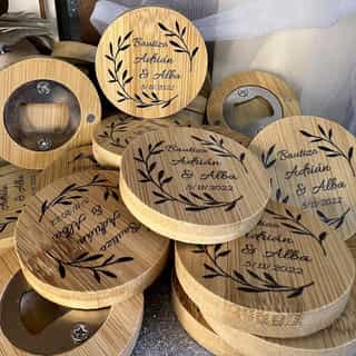 Set de 12 Abrebotellas de Bambú Personalizados