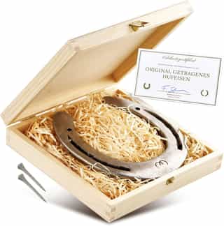 Herradura auténtica usada en caja de madera, con certificado