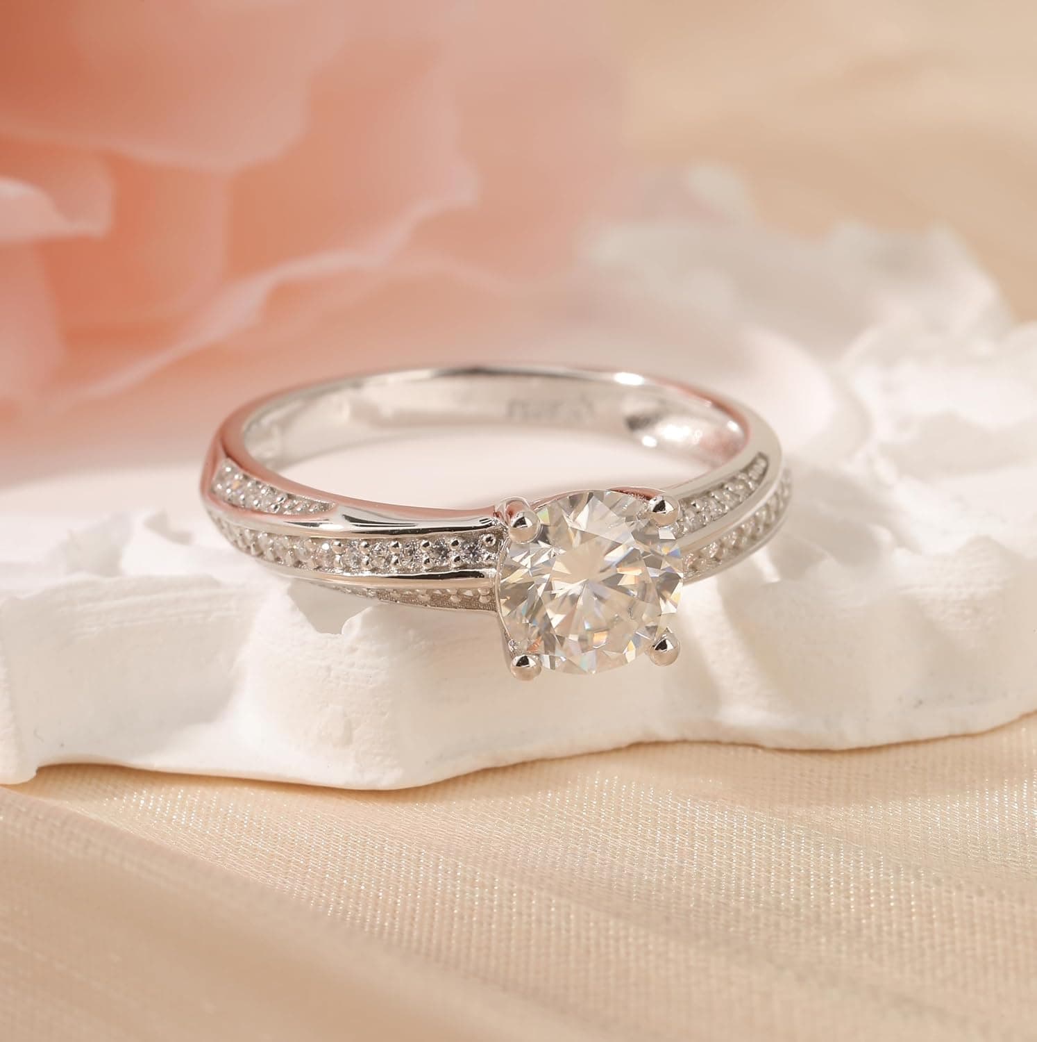 Anillo de compromiso nudo Jeulia con banda pavé, foto 3