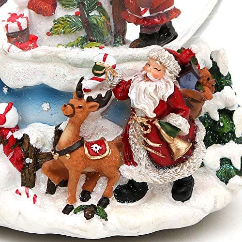 Detalle de la base ornamentada de la Bola de Nieve con Niño