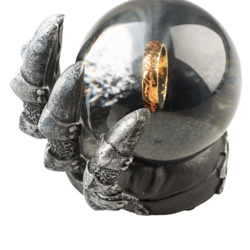 Detalle de la base con la armadura del Señor Oscuro