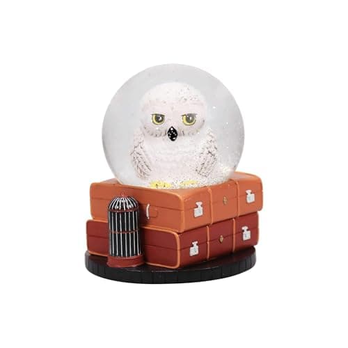 Bola de nieve de Hedwig, la lechuza de Harry Potter, revoloteando entre nieve brillante