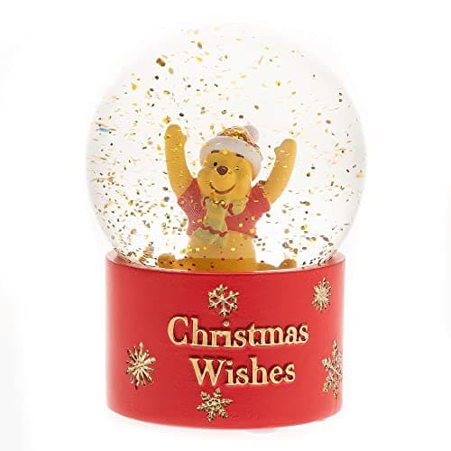 Bola de nieve de Winnie the Pooh con gorro de Papá Noel y purpurina dorada, base roja con el lema Christmas Wishes