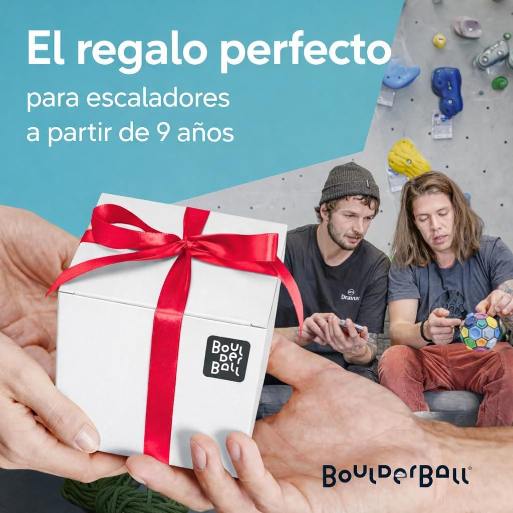 La caja del juego envuelta con un lazo rojo, entregada entre dos personas en un rocódromo