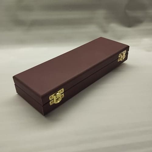 Caja abierta mostrando las cuatro monedas colocadas