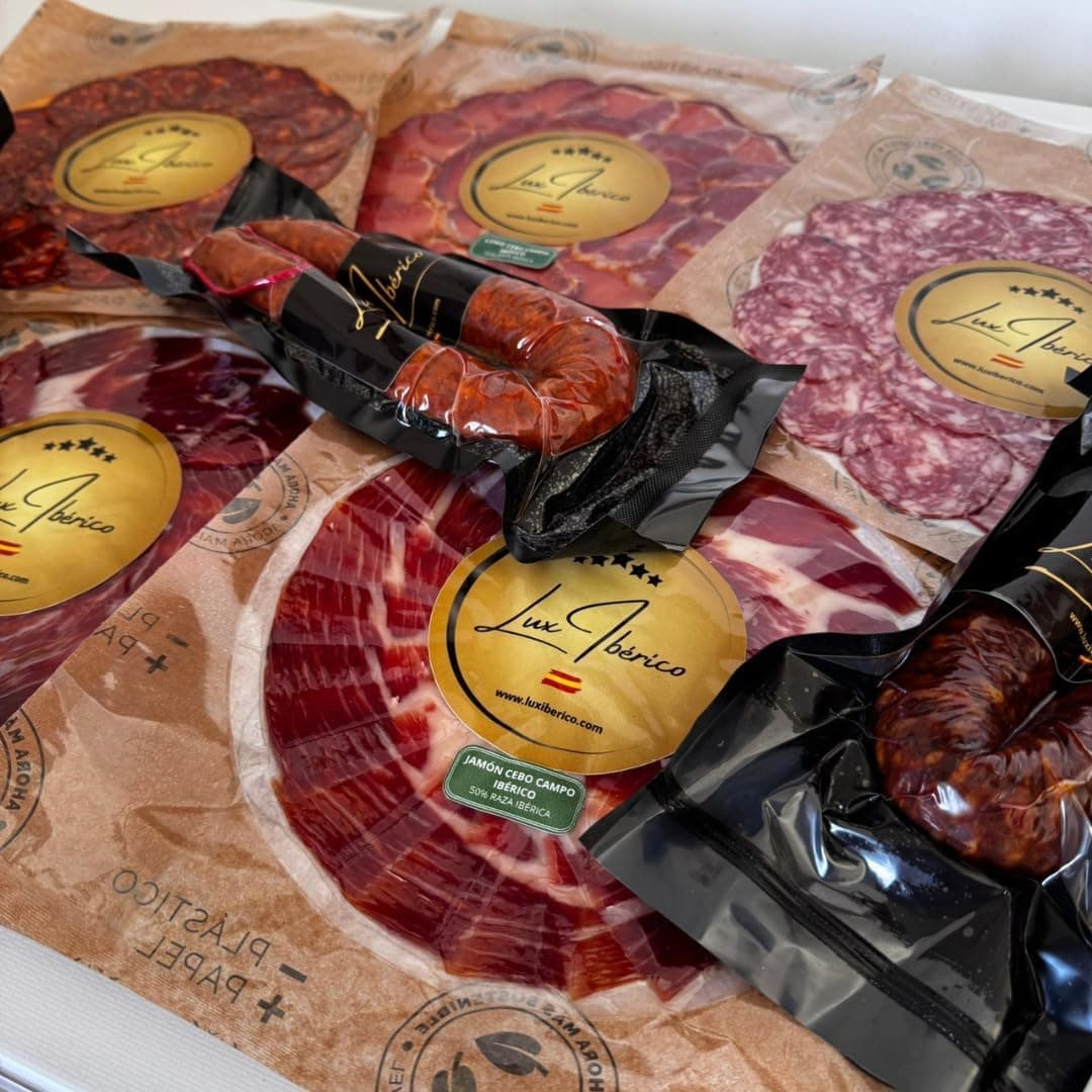 Selección de embutidos ibéricos loncheados de la caja