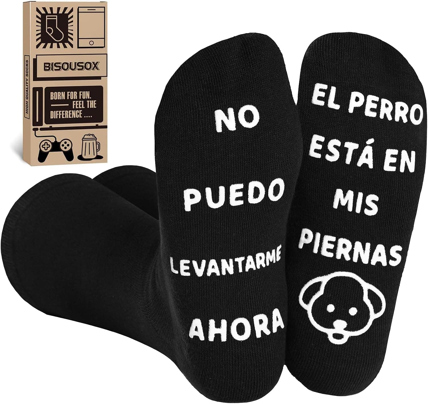 Calcetines negros con el mensaje en la planta "No puedo levantarme ahora, el perro está en mis piernas" y un dibujo de un perro