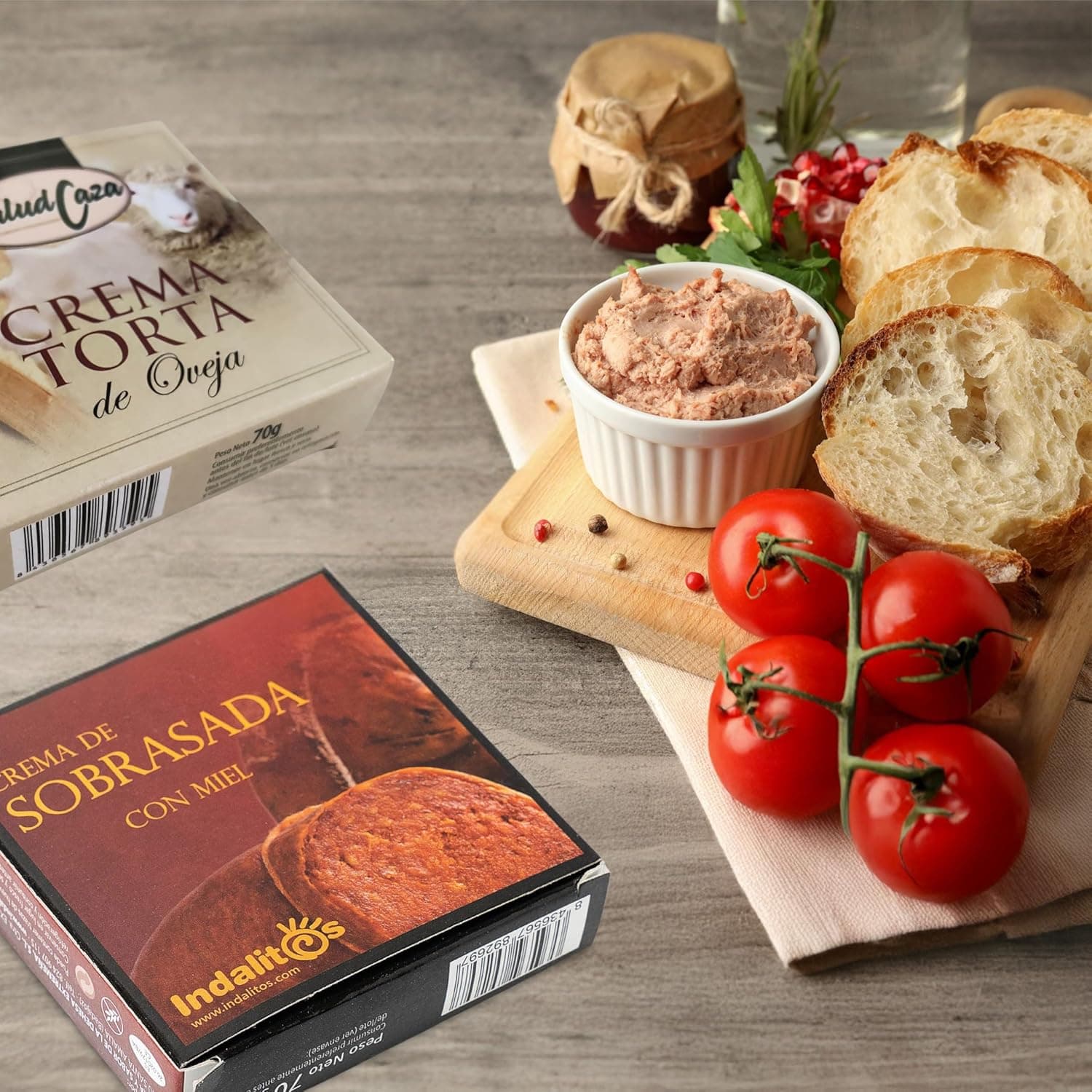 Cesta gourmet con vino tinto tempranillo y patés ibéricos, foto 3