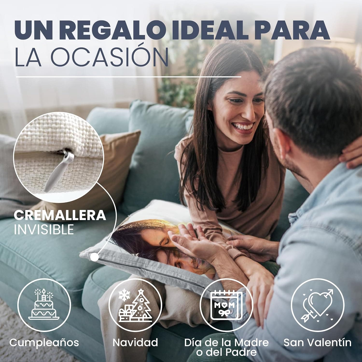 El cojín apoyado en un sofá con la cremallera invisible marcada en un círculo