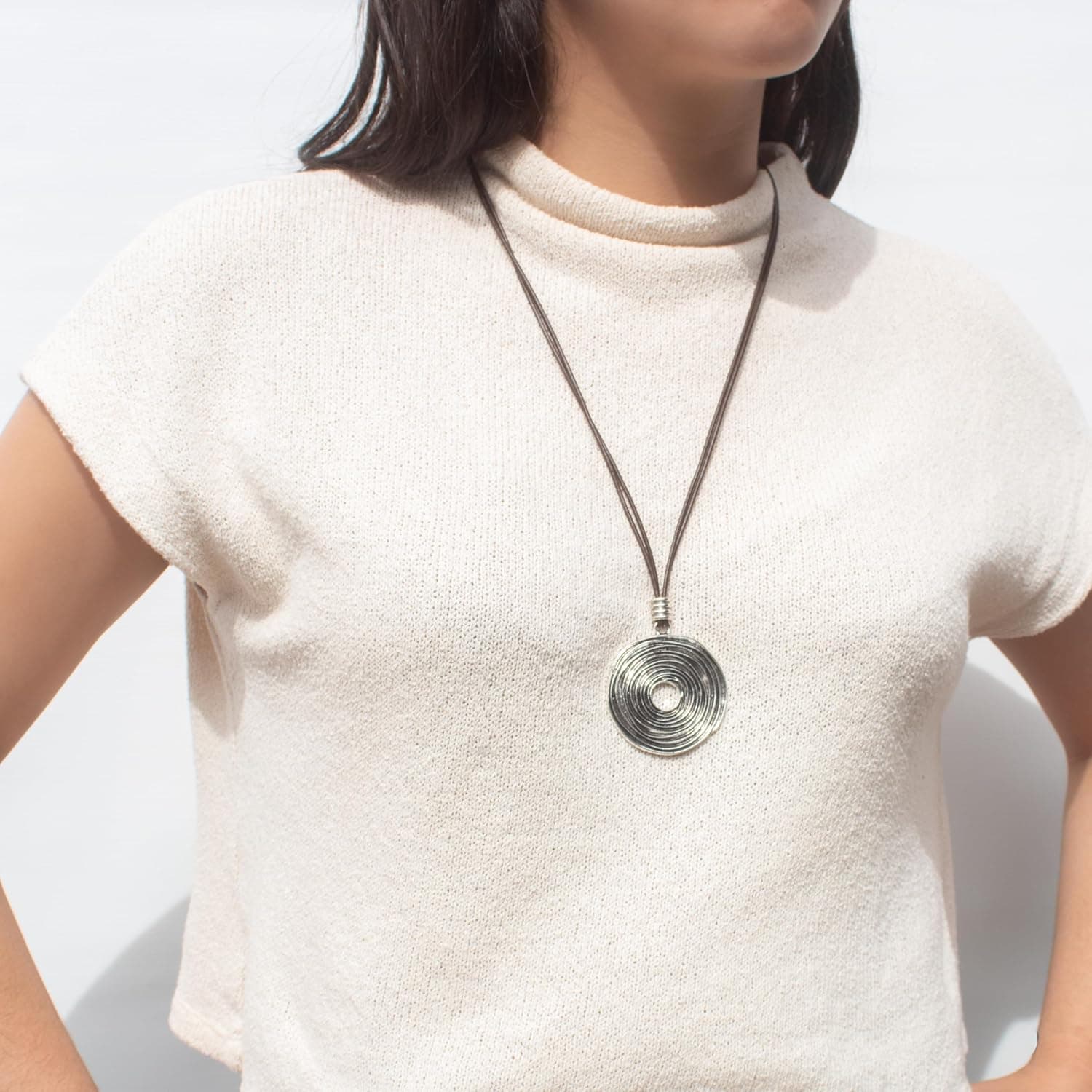 Collar Celta de Cuero con Colgante Espiral Reversible, foto 3