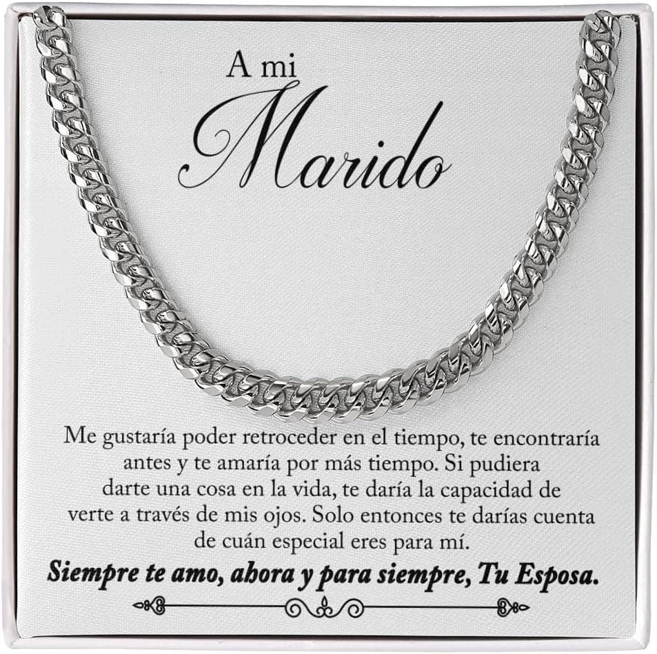 Collar cubano de eslabones gruesos en acero inoxidable plateado, presentado sobre su tarjeta de dedicatoria