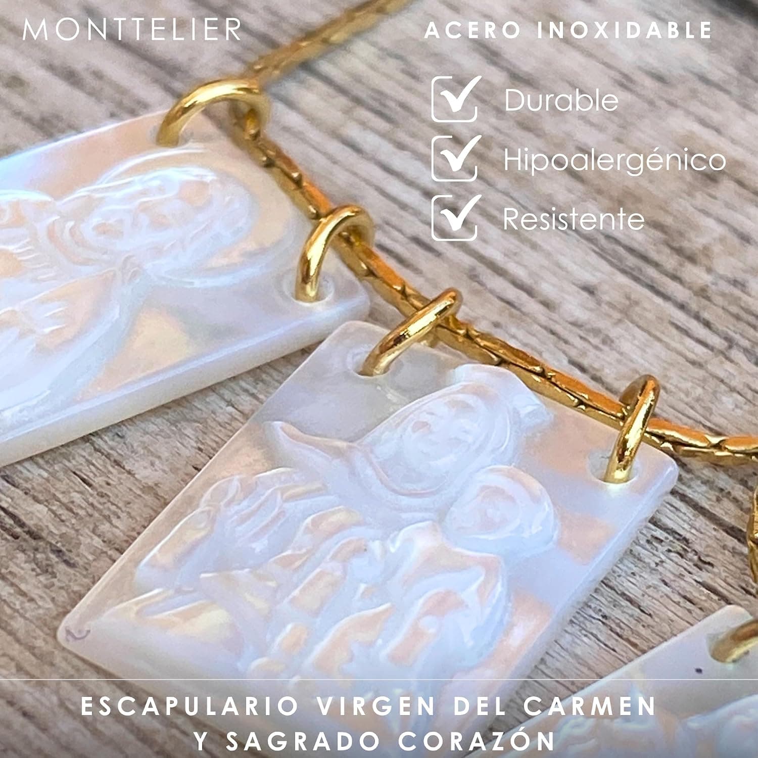 El collar presentado en su caja elegante