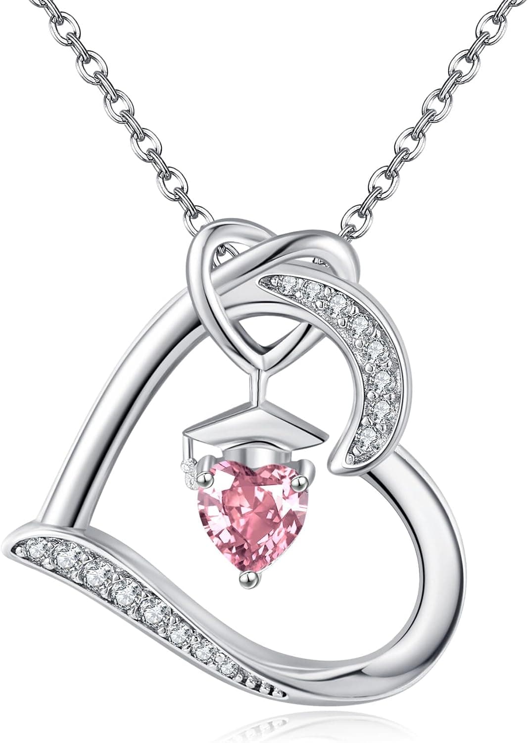 Colgante de plata con forma de corazón, con circonitas y un pequeño birrete de graduado sobre una piedra rosa en forma de corazón