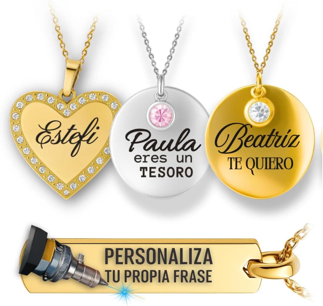 Tres colgantes personalizados con distintos nombres grabados: Estefi en un corazón, Paula y Beatriz en discos