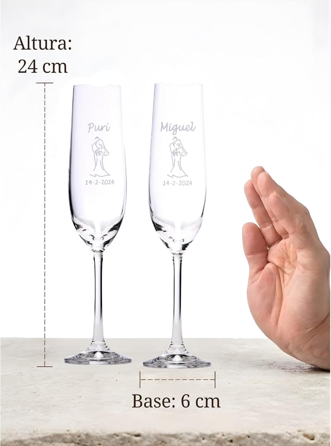 Detalle del grabado en el cristal de una de las copas