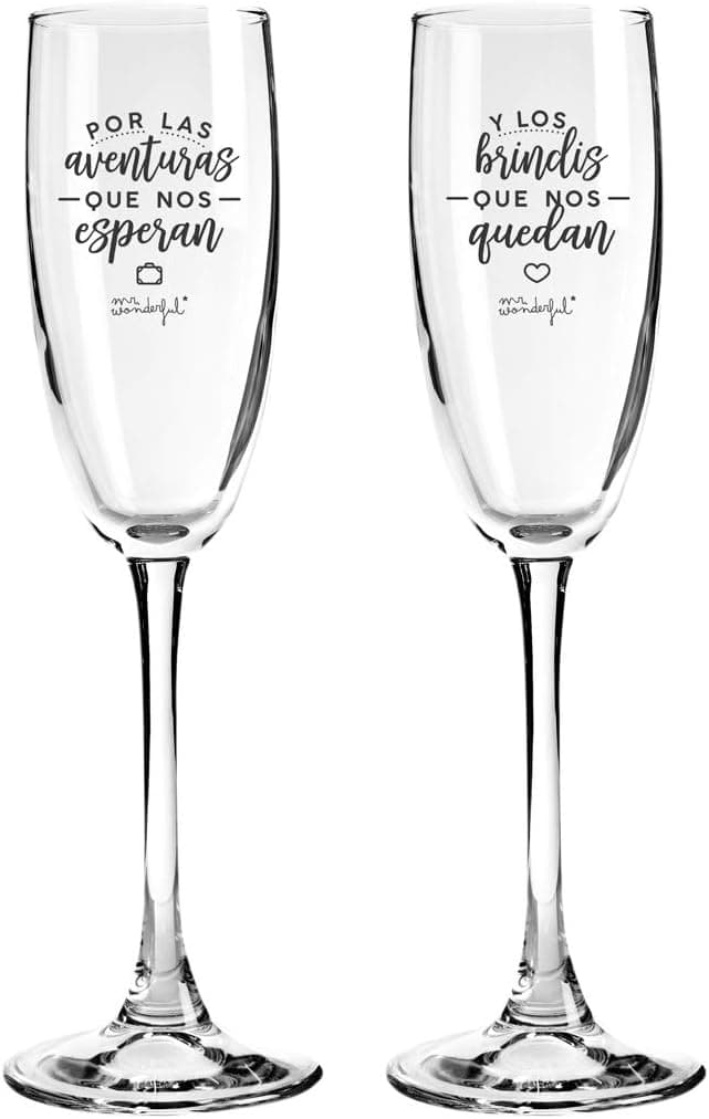 Las dos copas de vidrio de Mr. Wonderful con el mensaje compartido sobre las aventuras y los brindis que quedan