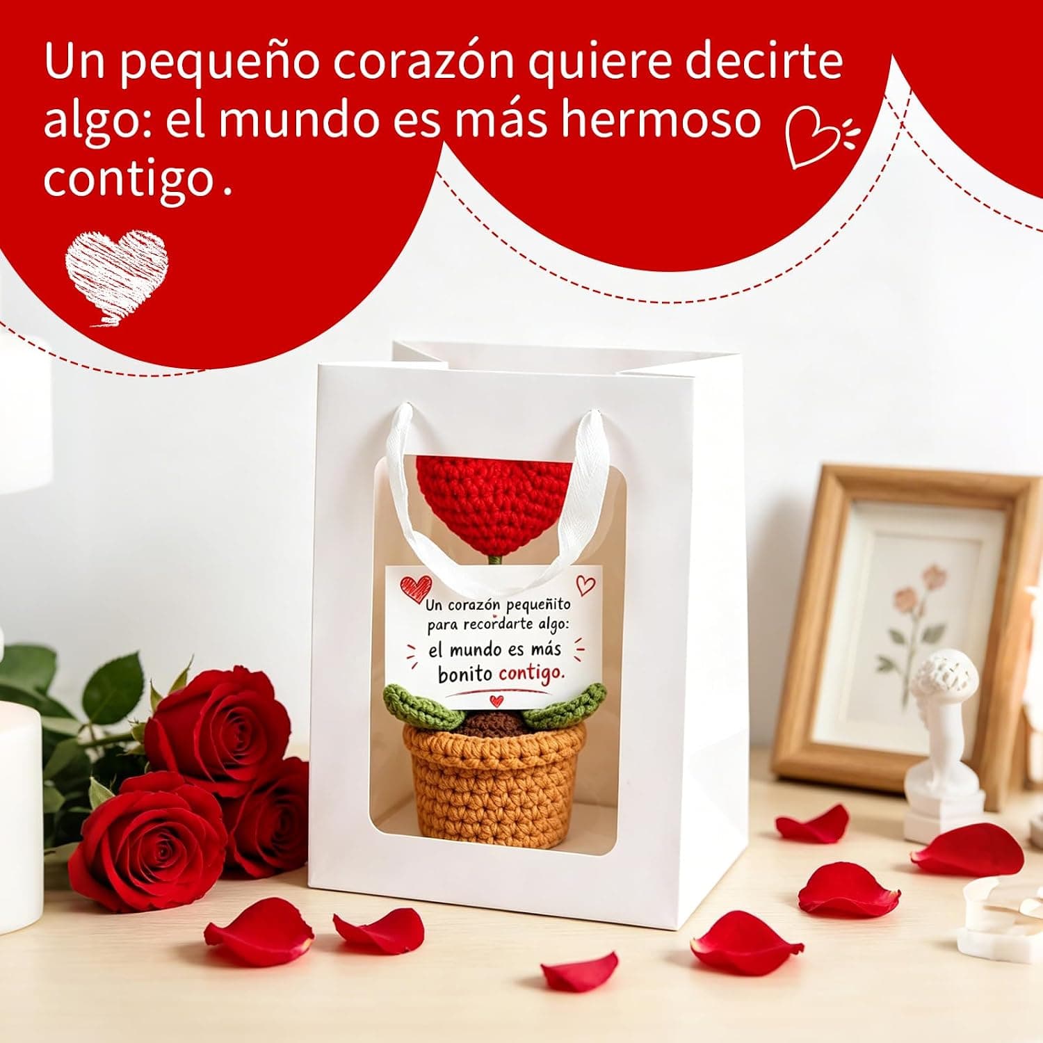 El corazón de ganchillo visto de cerca, mostrando el tejido y el tallo verde