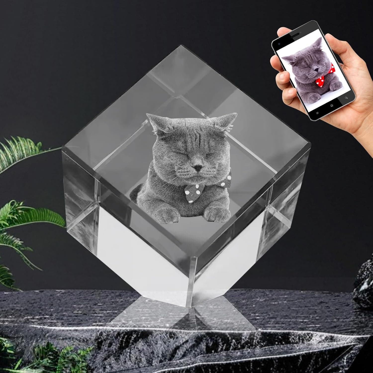 Cubo de cristal con una foto grabada por dentro mediante láser
