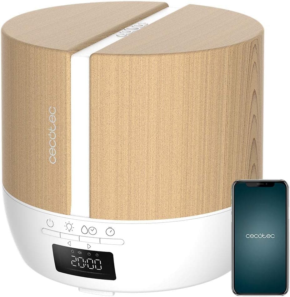 Difusor de aromas Cecotec blanco con acabado de madera y pantalla LED encendida