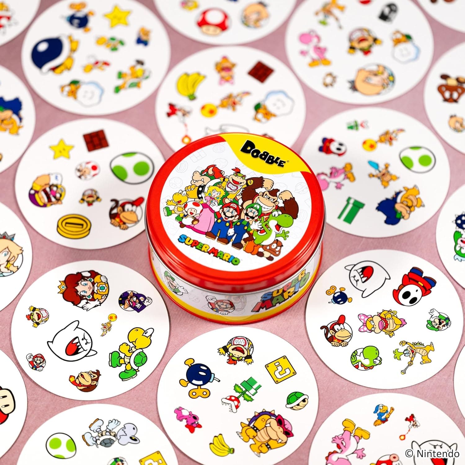 Cartas con personajes de Super Mario del juego Dobble