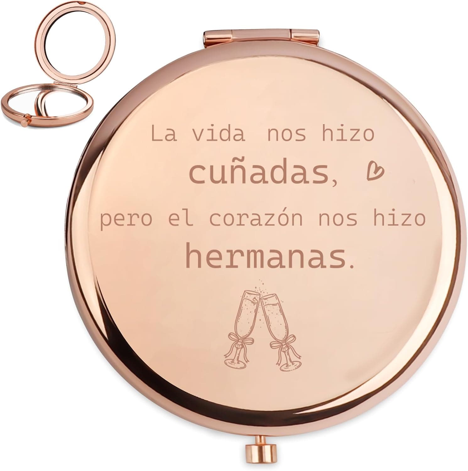 Espejo compacto plegable en acabado oro rosa grabado con la frase "La vida nos hizo cuñadas, pero el corazón nos hizo hermanas" y dos copas de brindis