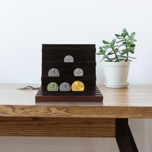 Expositor con monedas de distintos tamaños