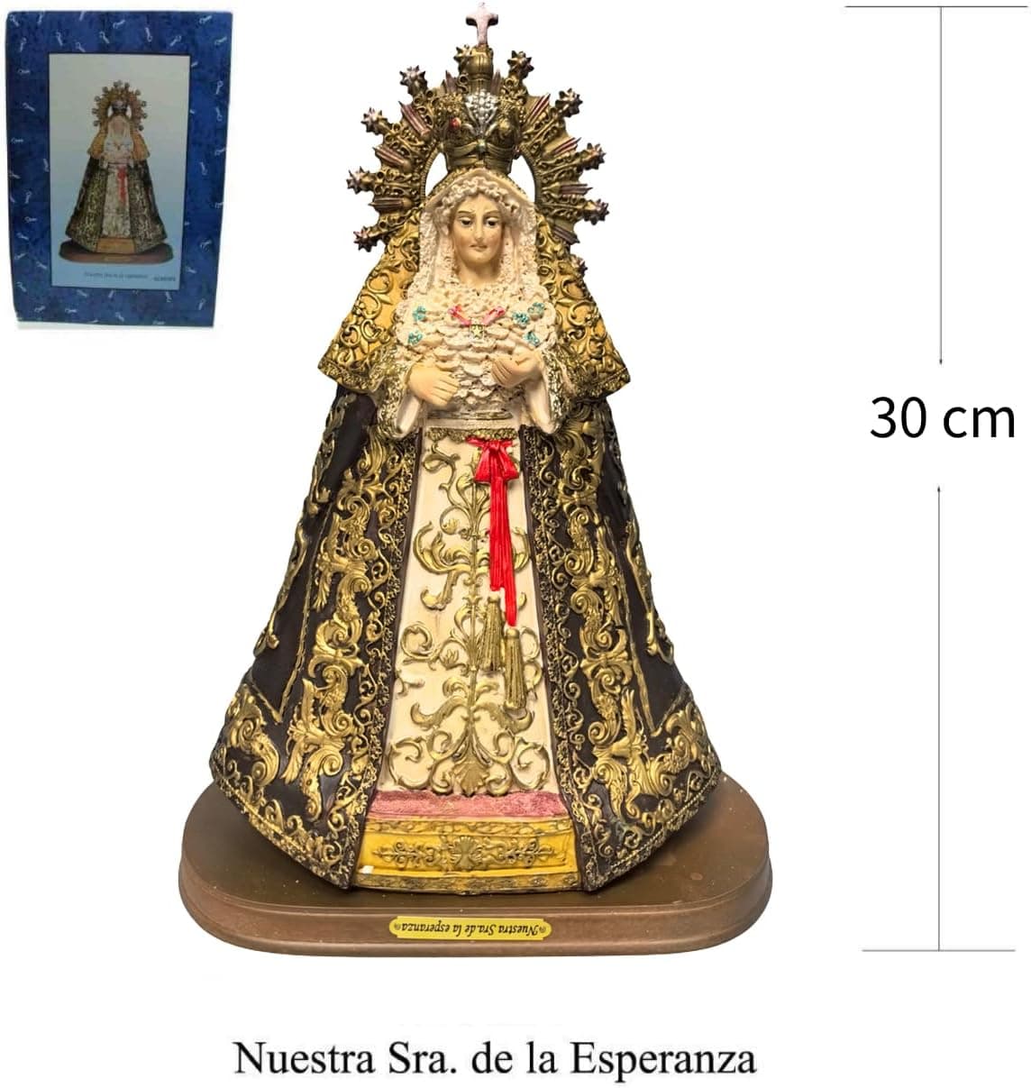 La misma figura junto a su caja y la medida de altura, 30 centímetros