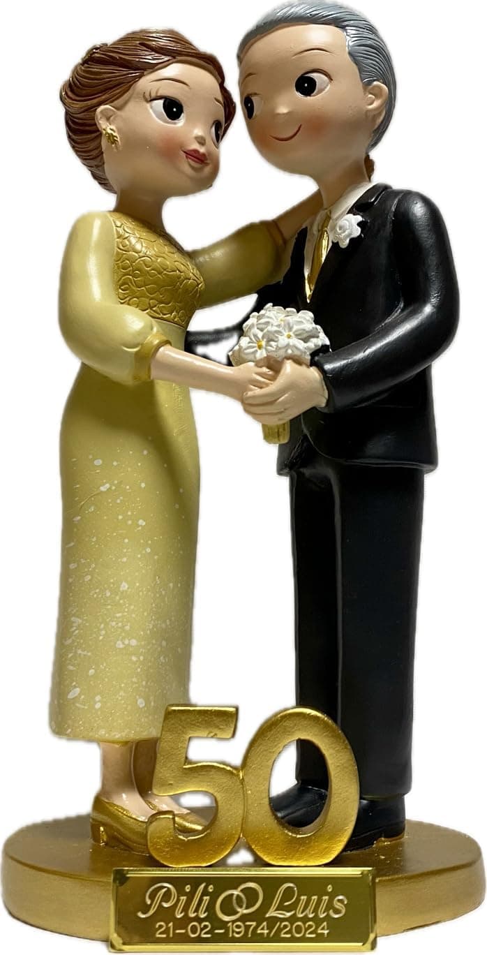 Figurita de una pareja mayor celebrando su 50 aniversario, sobre una peana con chapa dorada
