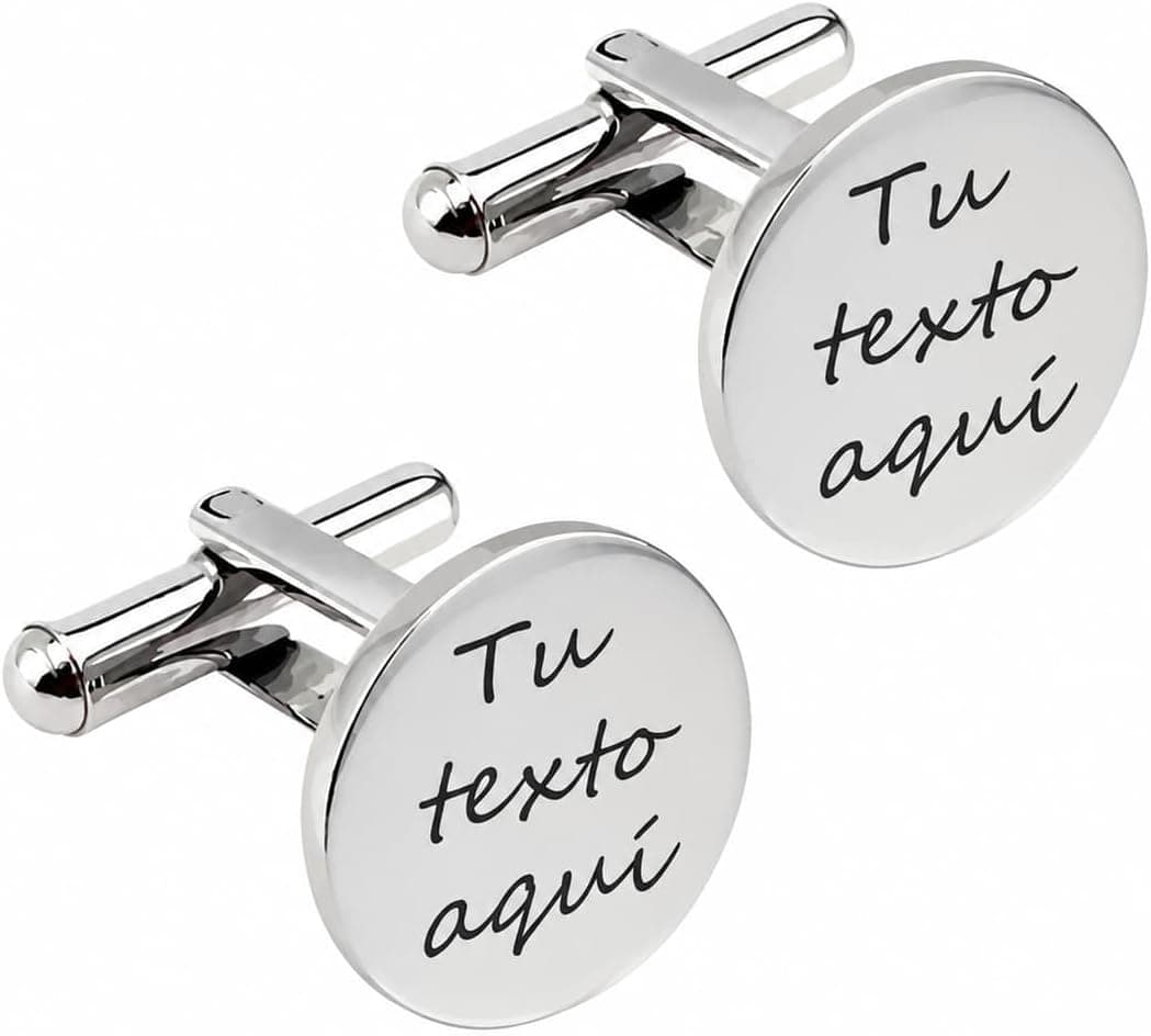 Gemelos de acero grabados sobre una caja de regalo