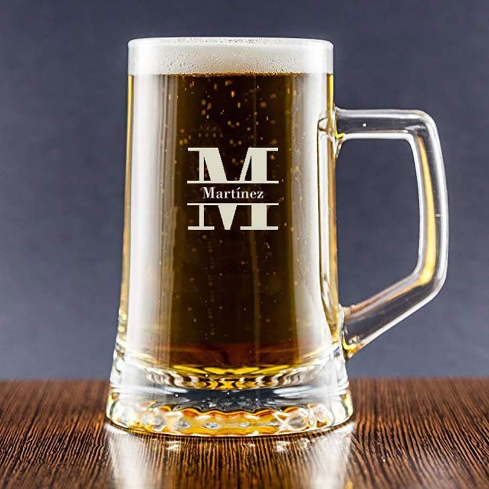 Jarra de cerveza con inicial en caja de madera personalizada, foto 3