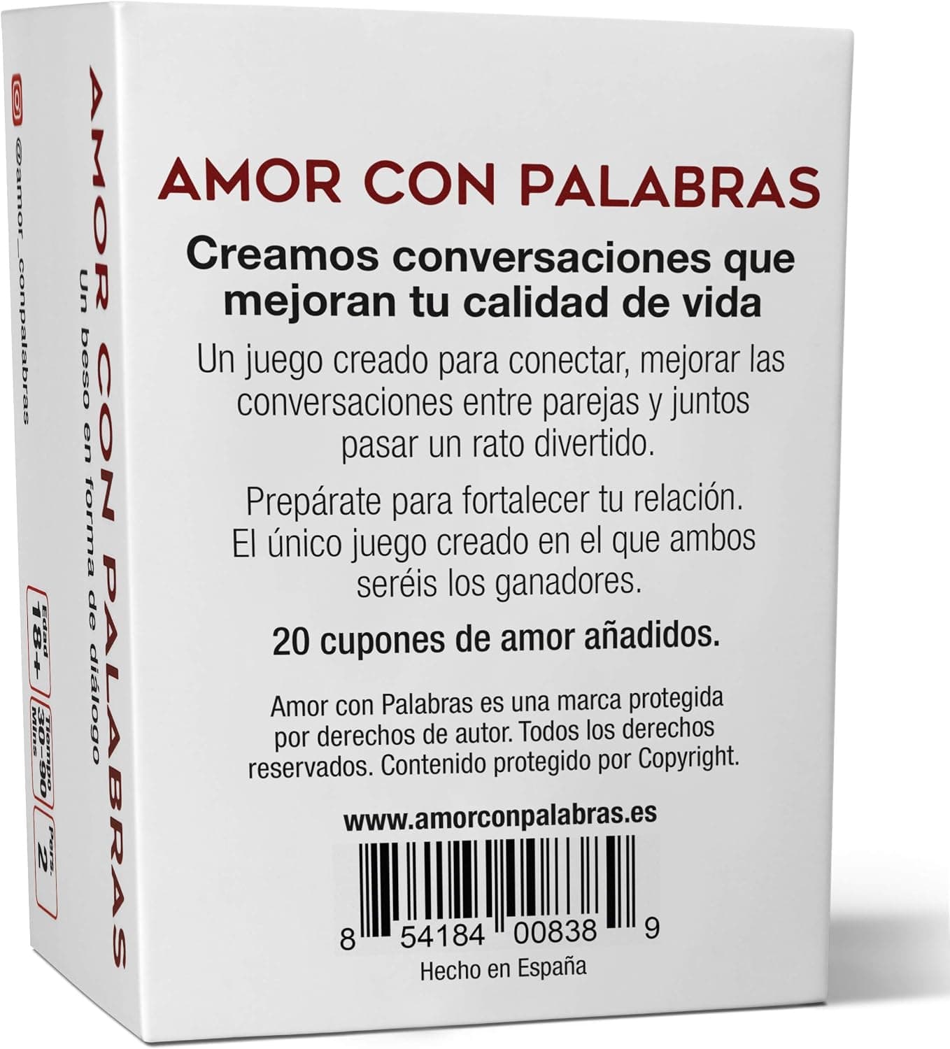 Componentes del juego extendidos sobre una mesa