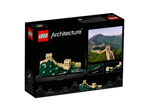 Maqueta LEGO de una sección de la Gran Muralla China sobre paisaje montañoso