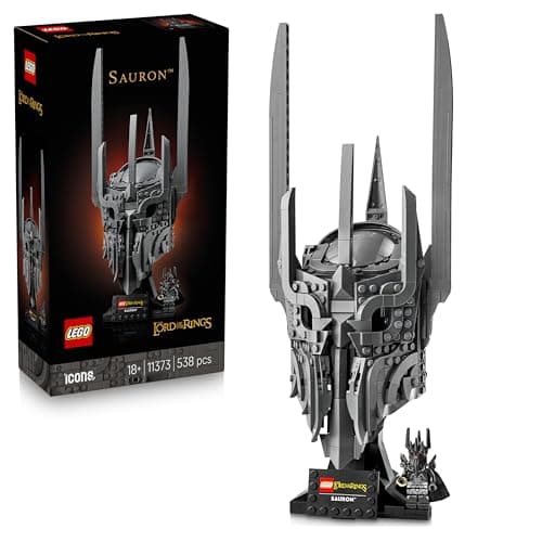 Réplica LEGO del casco de Sauron sobre base de exposición