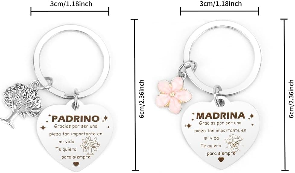 Dos llaveros metálicos grabados, uno con el mensaje de madrina y otro con el de padrino