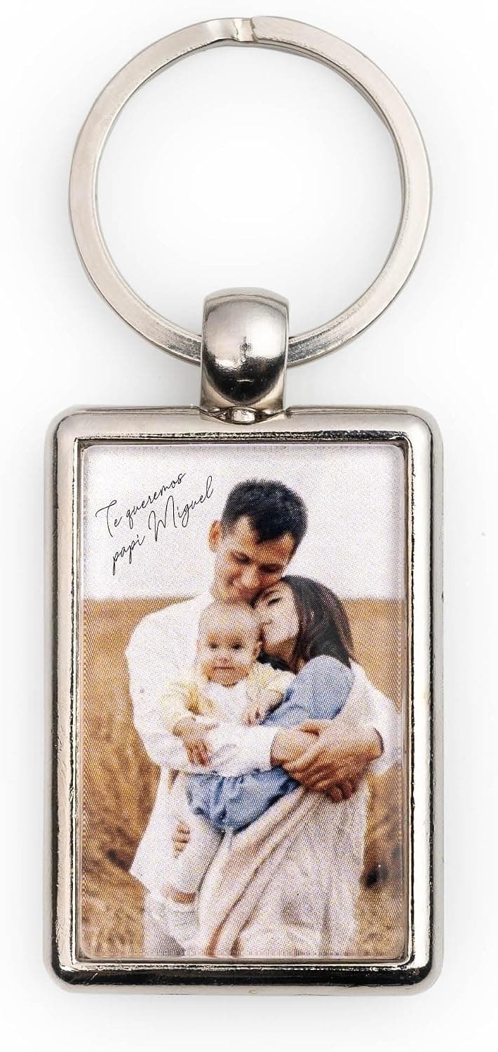 Llavero metálico personalizado con una foto y texto