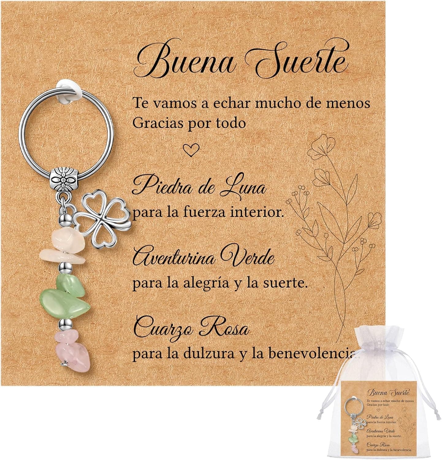 Llavero con un trébol de cuatro hojas plateado y tres piedras en verde, rosa y blanco, apoyado sobre una tarjeta de papel kraft que dice «Buena suerte. Te vamos a echar mucho de menos. Gracias por todo»