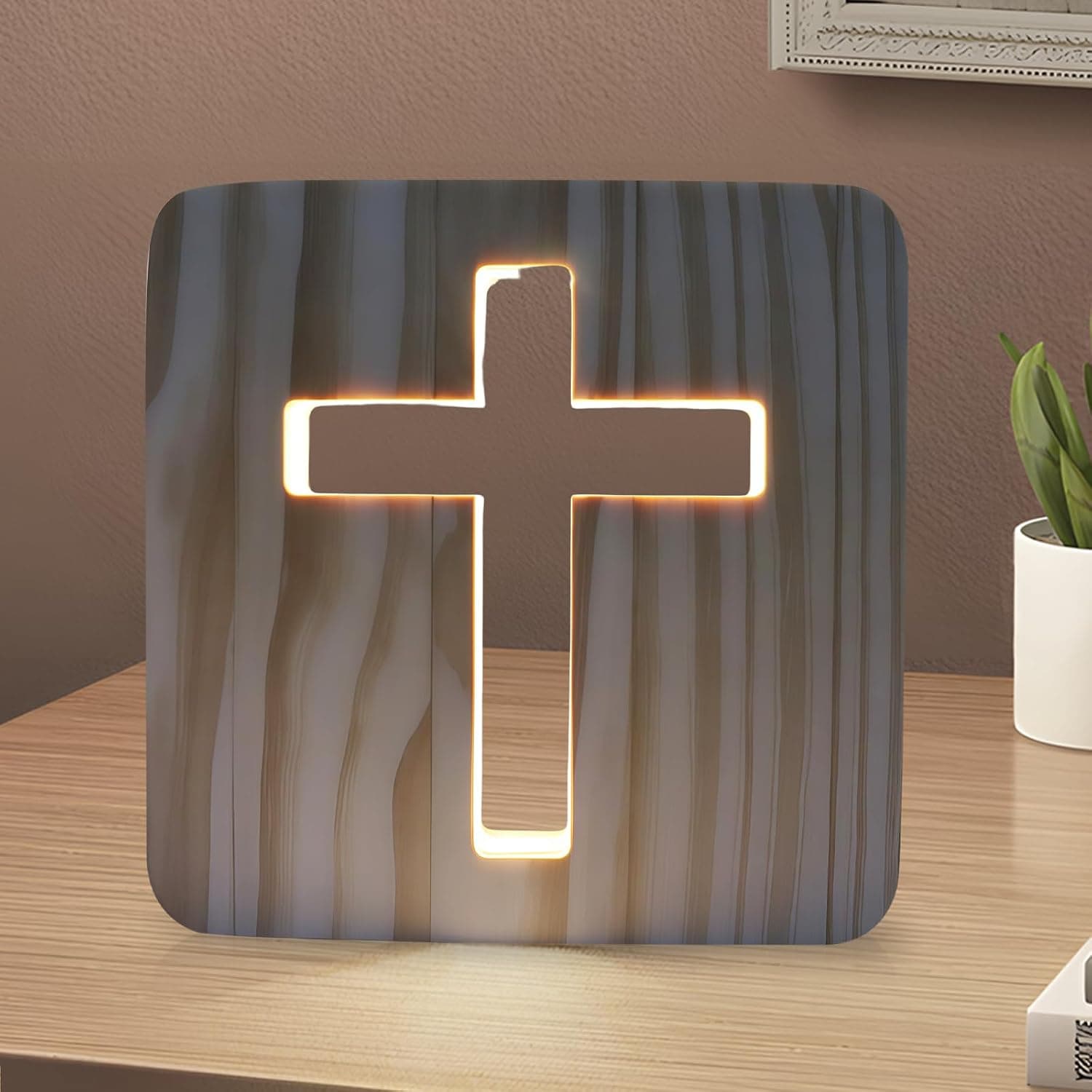 Lámpara de noche con la talla 3D de una cruz y la figura de Jesús iluminada