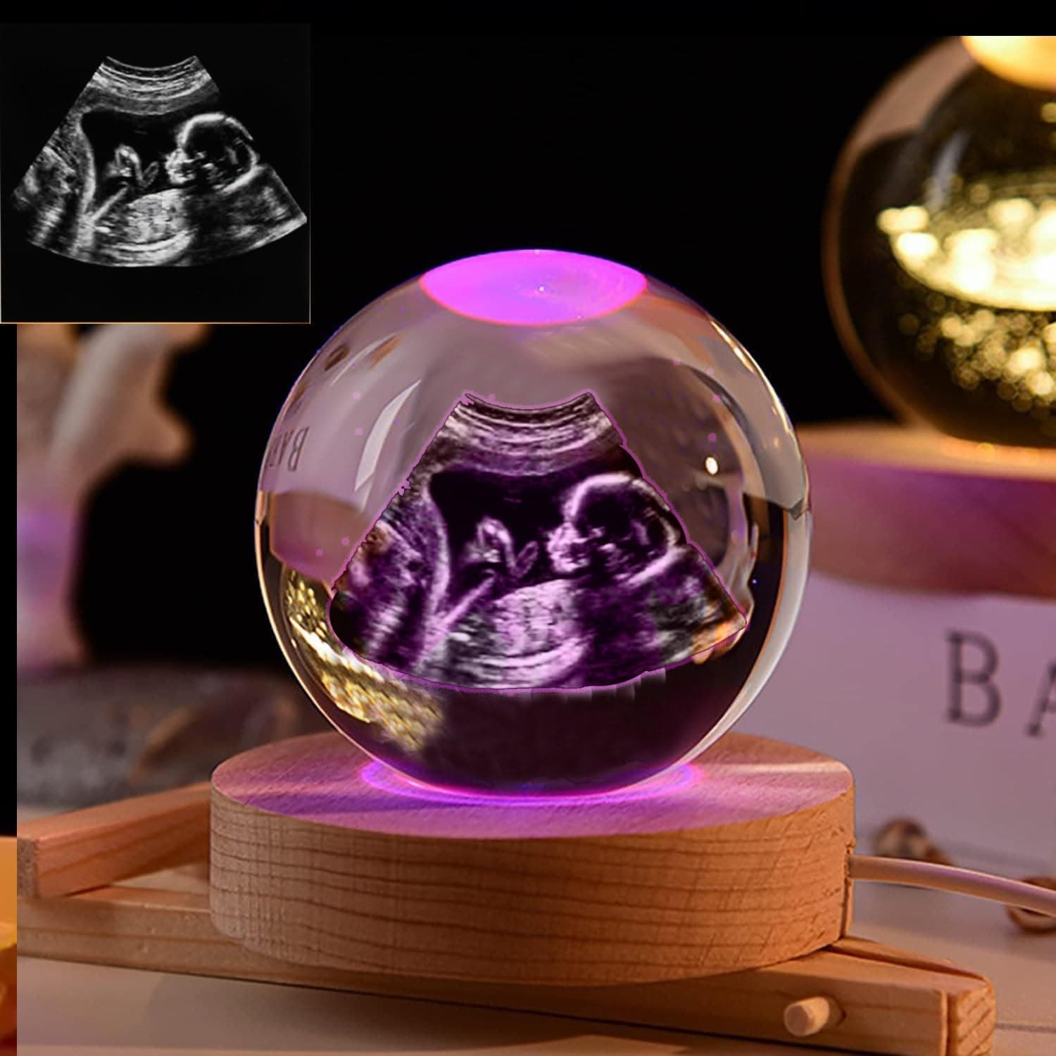 Bola de cristal con luz, grabada con la imagen de una ecografía