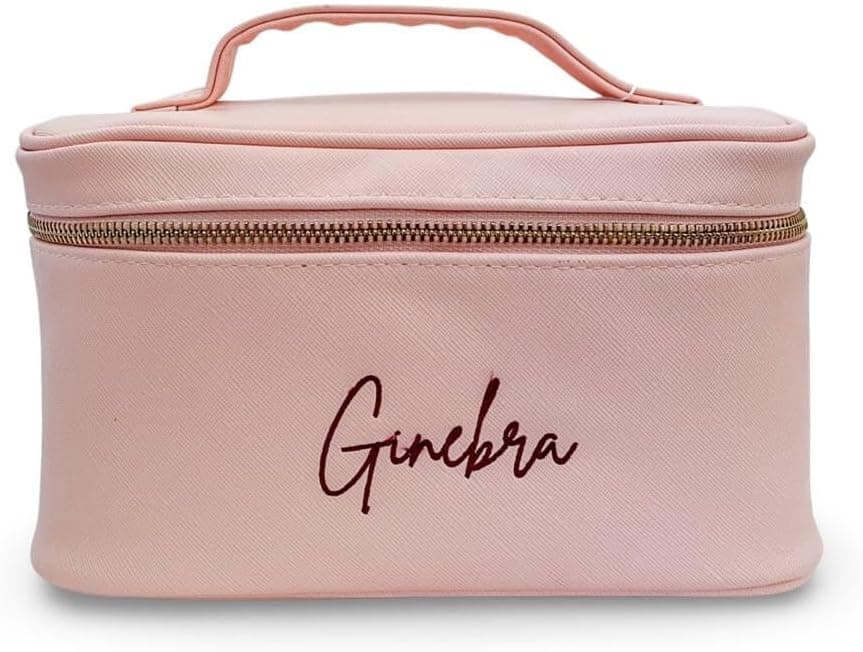 Neceser grande rosa con aspecto de piel y el nombre bordado