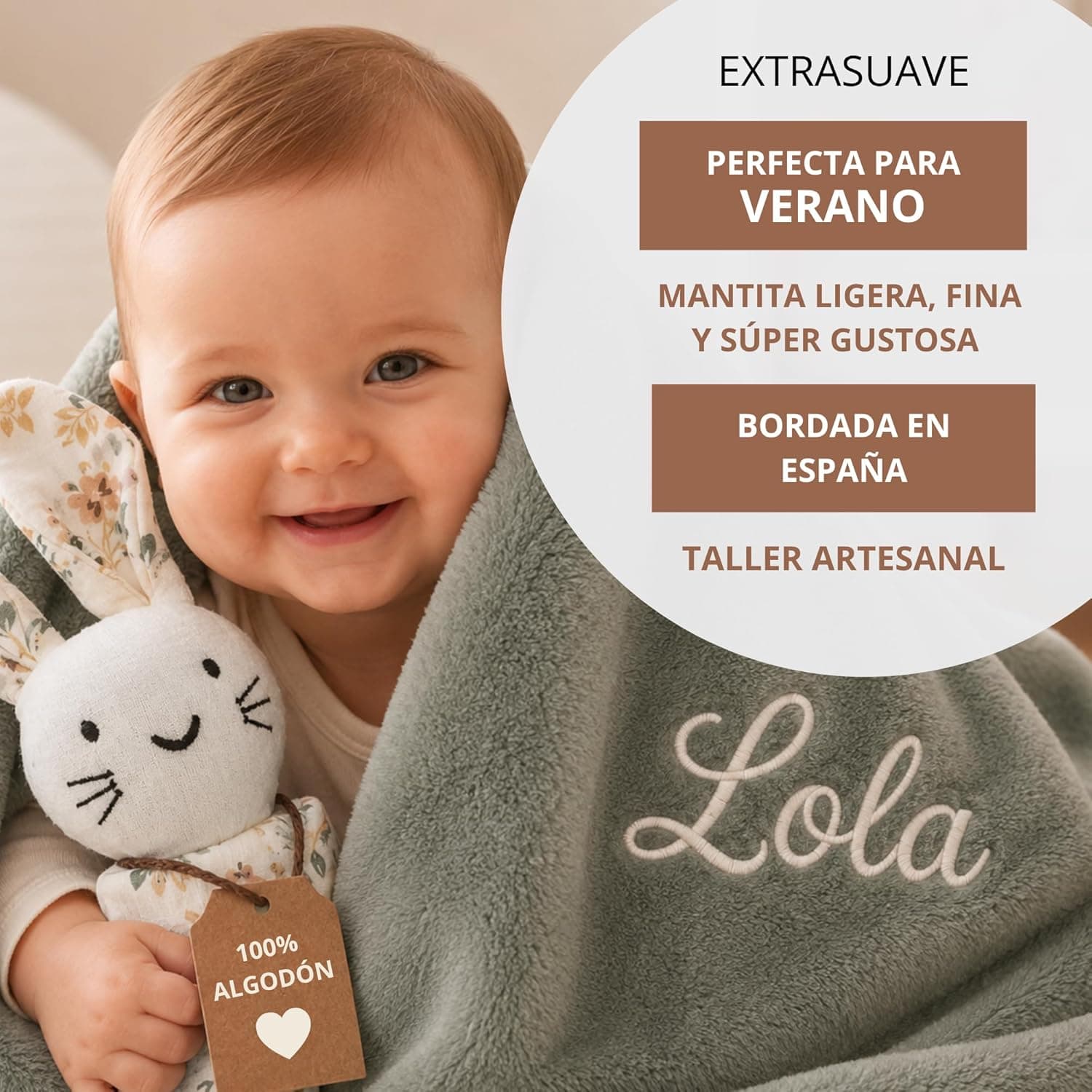 El doudou visto de cerca, mostrando el bordado del nombre