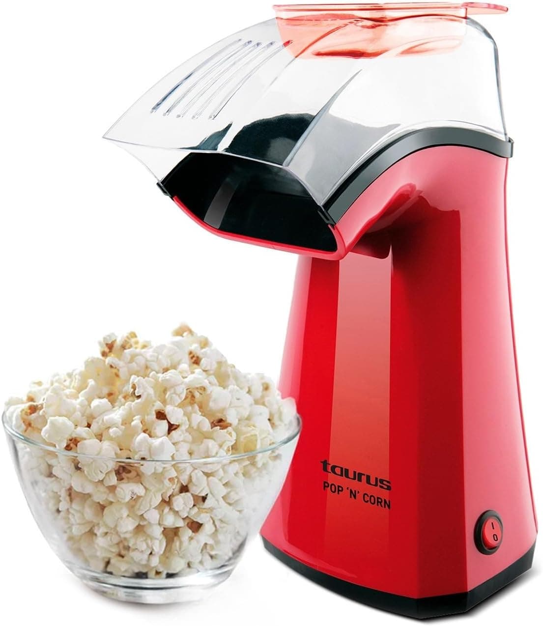 Palomitero rojo con tapa transparente y palomitas cayendo hacia un bol