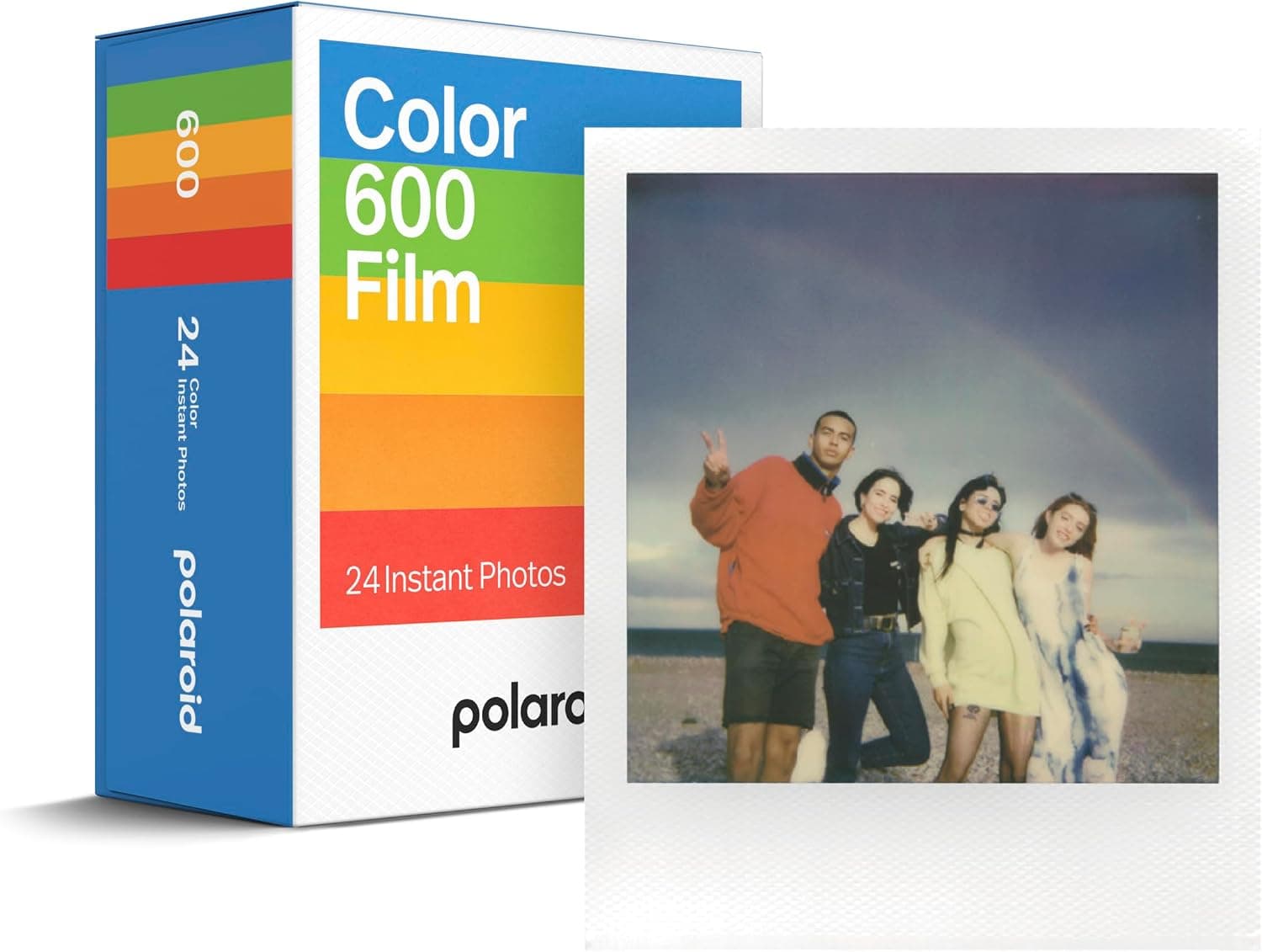 Los tres paquetes de película Polaroid 600 Color junto a una foto instantánea revelada