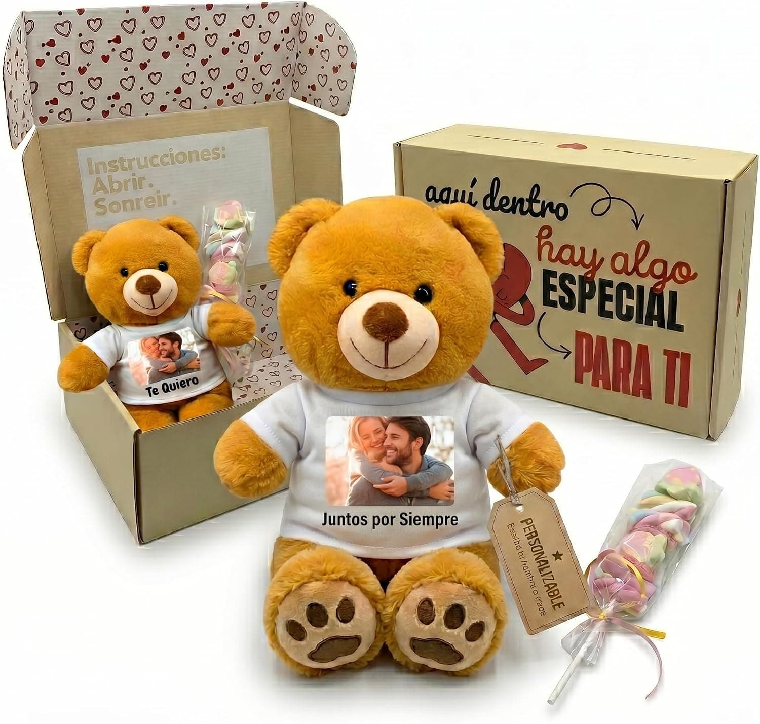 La caja de cartón decorada con corazones, abierta y cerrada, con el rótulo Aquí dentro hay algo especial para ti