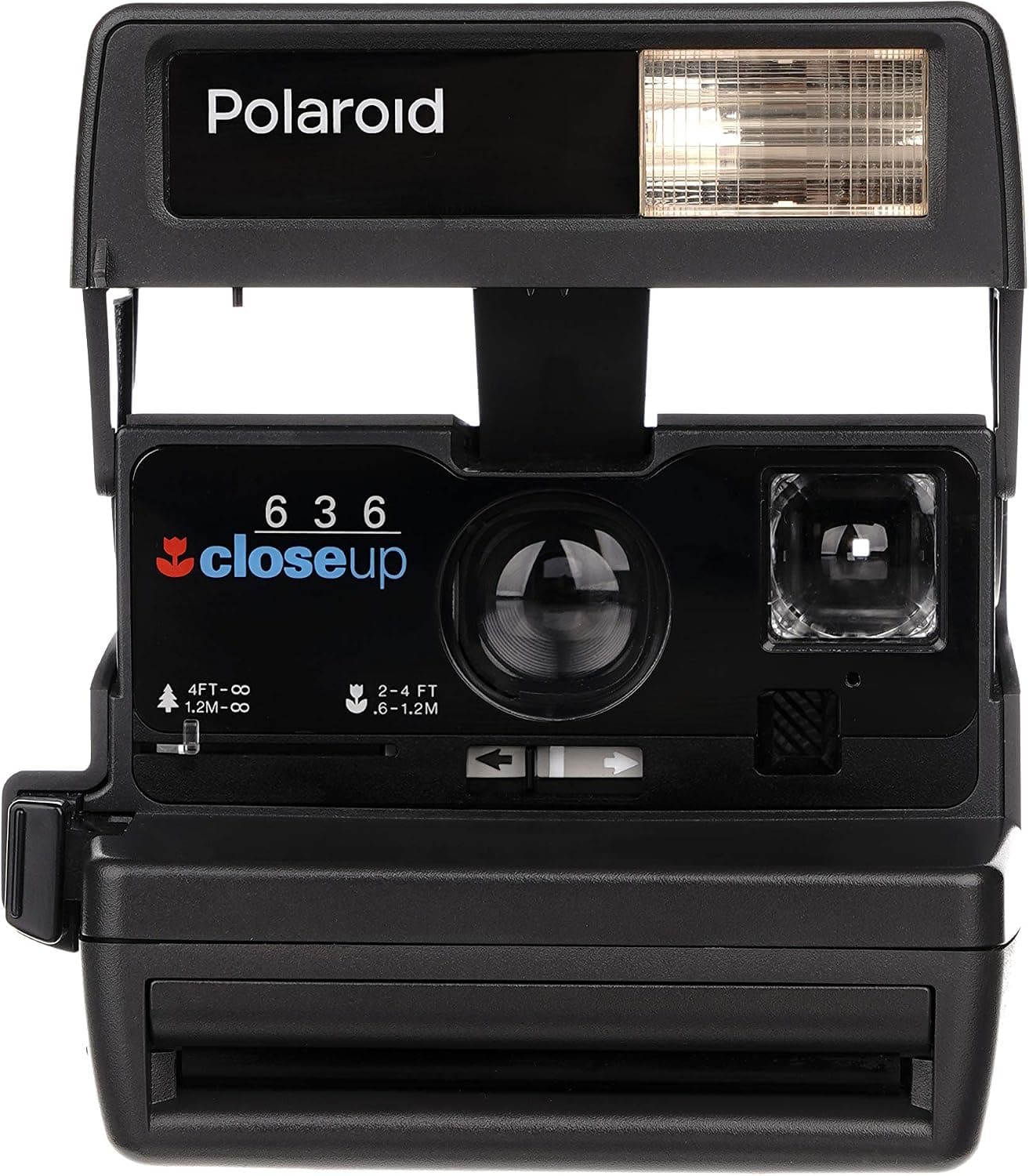 La Polaroid 636 CL vista de frente con el objetivo y el flash integrado