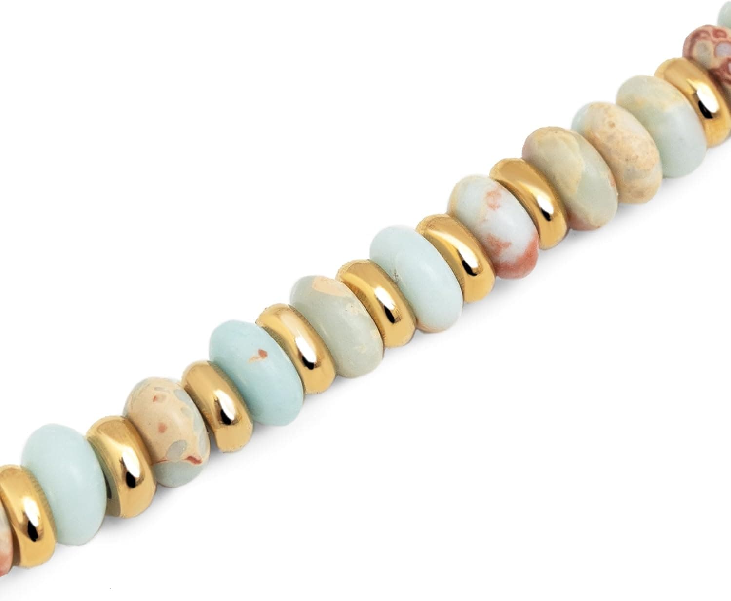 Detalle de los cristales de colores y las beans de acero de la pulsera