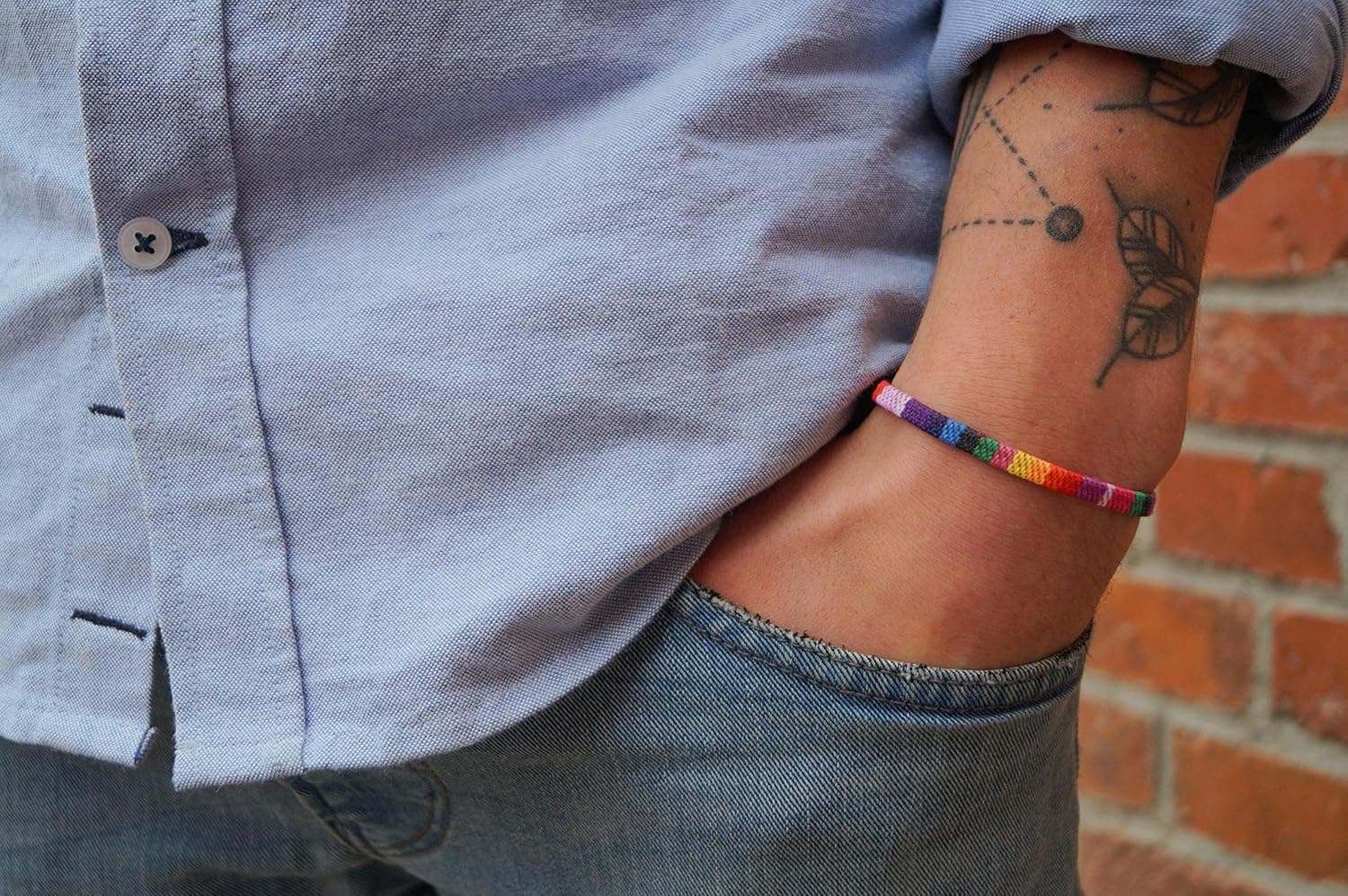 Detalle del trenzado de la pulsera del Orgullo