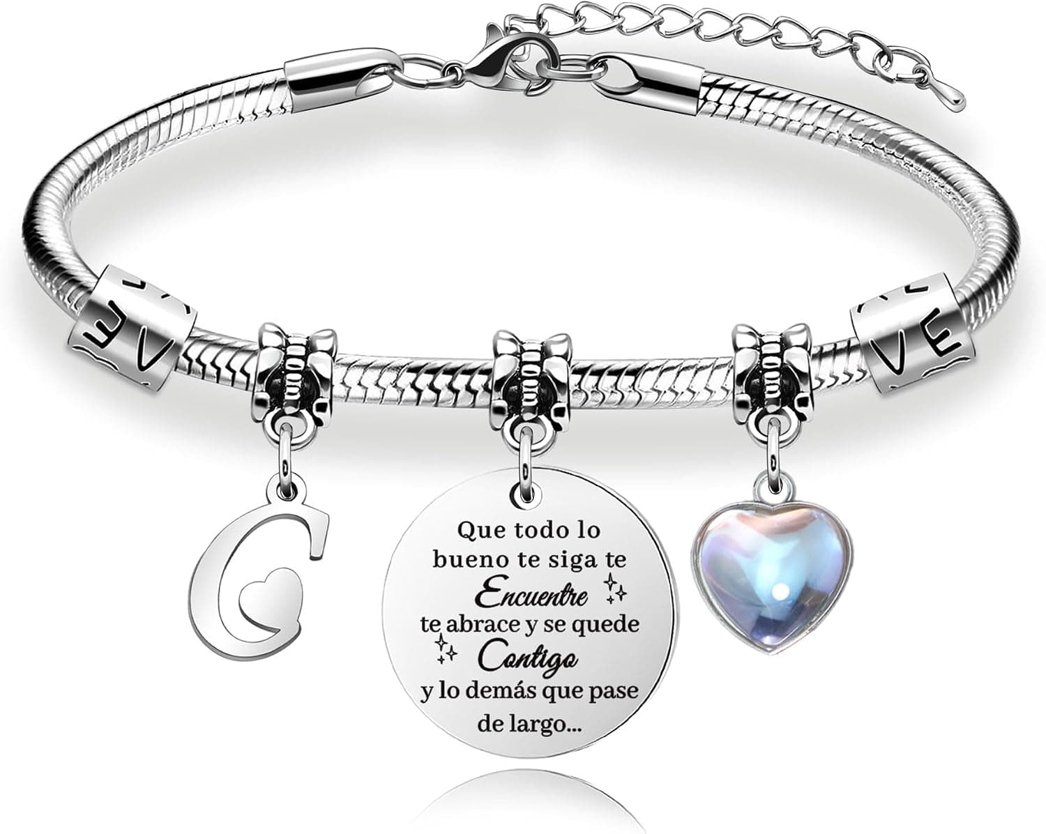 Pulsera de cadena de serpiente en tono plata con tres colgantes, una inicial, una medalla grabada con mensaje y un corazón traslúcido