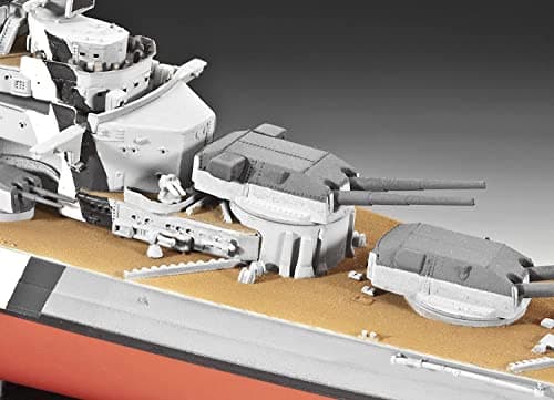 Casco del acorazado Bismarck en escala 1:700