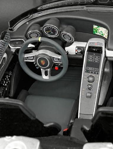 Interior del Porsche 918 en escala